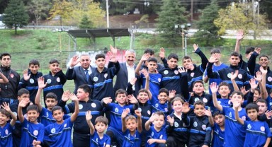 Sezer, sporla buluşturulan öğrencilerle bir araya geldi
