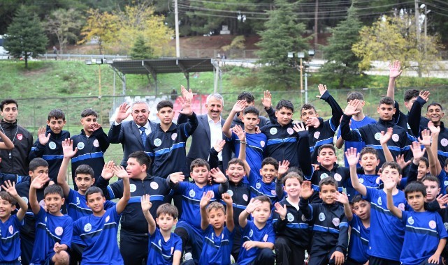 Sezer, sporla buluşturulan öğrencilerle bir araya geldi