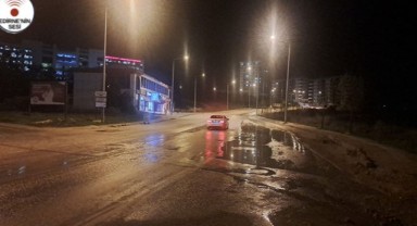 Su patlağı hayatı felç etti, yollar göle döndü