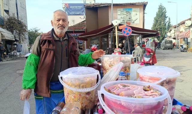 Turşu tezgâhı ilgi görüyor