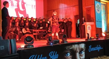 “Yıldan Yıla Sonsuzluğa” gösterisi duygulandırdı