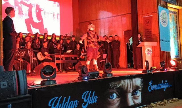 “Yıldan Yıla Sonsuzluğa” gösterisi duygulandırdı