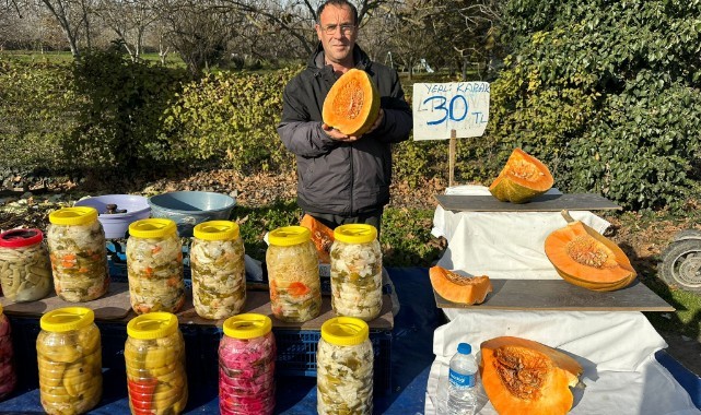 30 yıldır sebze üreticiliği yapıyor