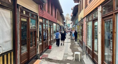 Dar Çarşı esnafı restorasyonu biten dükkanları çok beğendi