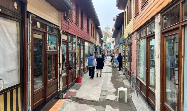 Dar Çarşı esnafı restorasyonu biten dükkanları çok beğendi