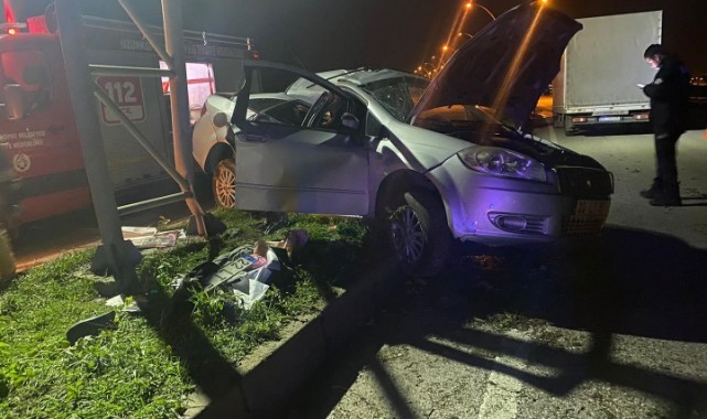 Direğe çarpan otomobilin sürücüsü öldü