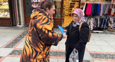 Edirne'de 10 Aralık Dünya İnsan Hakları Günü'nde broşür dağıtıldı