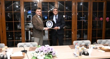 Emekli müdüre veda yemeği