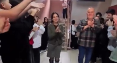 Emekli olan öğretmene duygulandıran veda