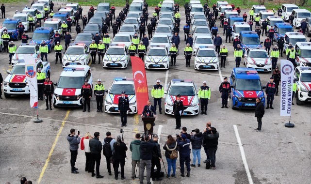 Emniyet ve jandarmaya yeni araçları törenle verildi