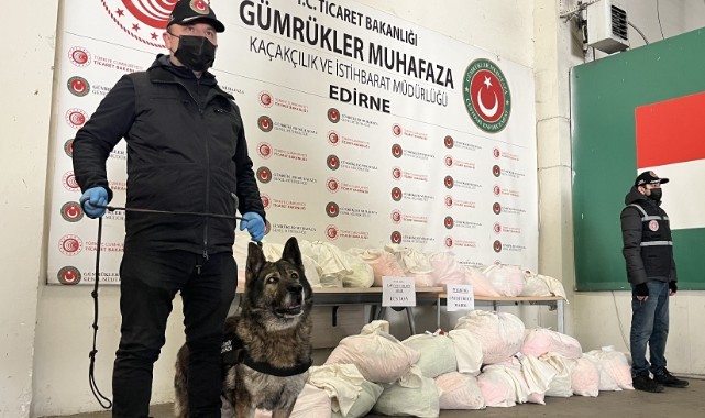 Kapıkule’de tırda uyuşturucu operasyonu: Milyonlarca hap ve kilo kilo esrar ele geçirildi