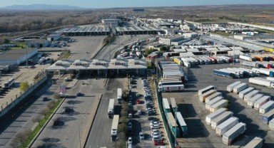 Kapıkule’de ticari araç geçiş rekoru kırıldı