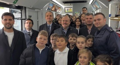 Kaymakam Köken, gezici kütüphane hizmetlerini inceledi