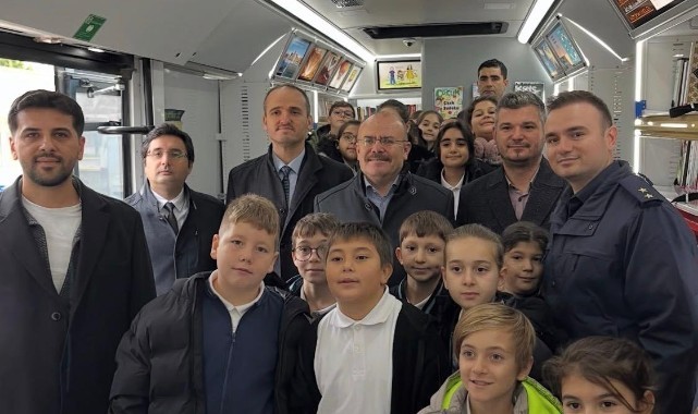 Kaymakam Köken, gezici kütüphane hizmetlerini inceledi