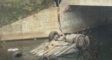 Kontrolden çıkan otomobil dereye yuvarlandı: 1 Ölü