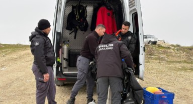 Kurbağa adamlar Meriç Nehri’nde 4 gündür kayıp genci arıyor