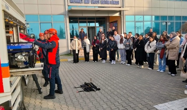 Öğretmen adaylarına afet eğitimi