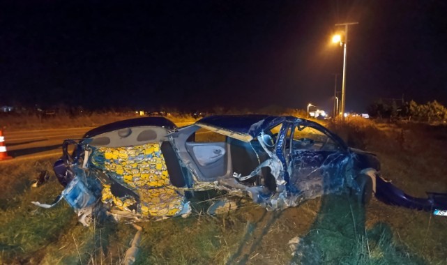 Otomobil ikiye bölündü, sürücü yaralandı