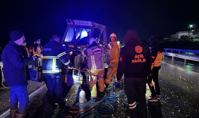 Sıkışan sürücü itfaiye ekiplerince kurtarıldı