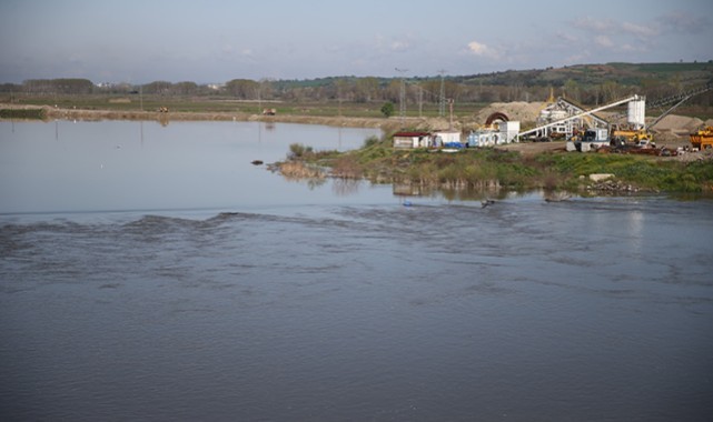 Sonbahar yağışları Tunca ve Meriç nehirlerinin debisini yükseltti