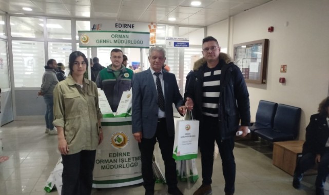 Tapu Müdürlüğünde işlem yaptıranlara fidan hediye
