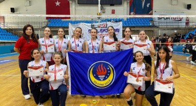 TED Edirne kız voleybolunda zirveye adım adım il üçüncüsü