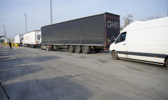 Tır şoförleri çözümü Kapıkule’de arıyor