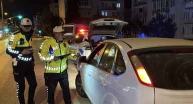 Trafiği tehlikeye düşüren araçlara ceza kesildi