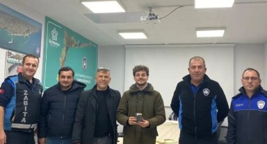 Yanlışlıkla çöpe atılan cüzdan bulunarak sahibine ulaştırıldı