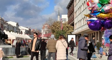 Yılbaşı telaşı cadde ve sokaklara yansıdı