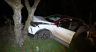 Yoldan çıkan otomobildeki 3 kişi yaralandı