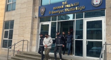 Yurt dışına tarihi eser kaçırmaya çalışan 2 zanlı tutuklandı