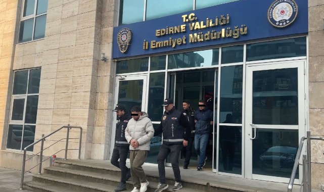 Yurt dışına tarihi eser kaçırmaya çalışan 2 zanlı tutuklandı