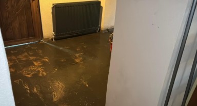 Altyapı yetersizliği nedeniyle bir evi su bastı