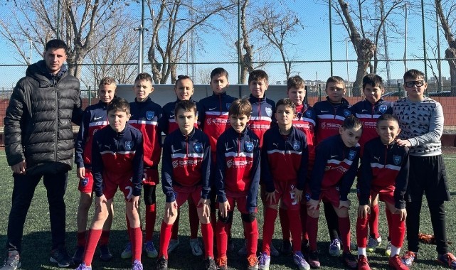 Edirne Birlik Spor U-12 takımı şampiyonluğa ulaştı