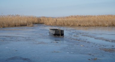 Göl Baba sulak alanı buz tuttu