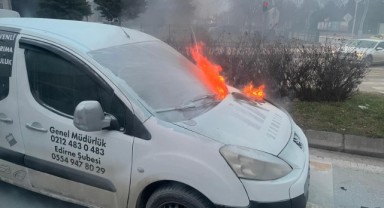 Hafif ticari araçta çıkan yangın söndürüldü