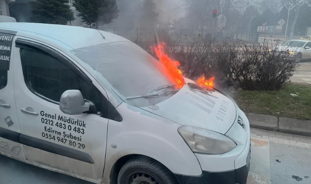 Hafif ticari araçta çıkan yangın söndürüldü