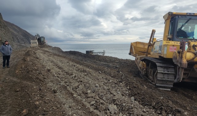 Heyelan nedeniyle Gaziköy-Uçmakdere yolu trafiğe kapatıldı