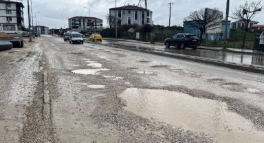 Hilly Otel Kavşağı’nda sürücüler ilerlemekte güçlük çekiyor