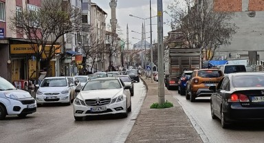 Kıyık betonla boğuluyor, Kocasinan yeşilleniyor...