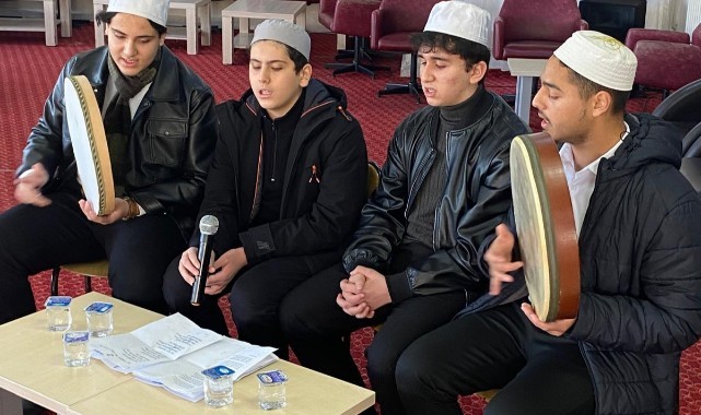 Kur’an Kursu öğrencilerinden huzurevinde kandil programı