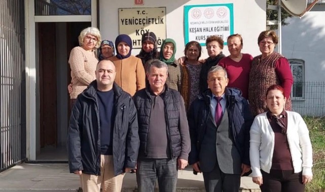 Kursiyerler el emeği ürünlerini sergiledi