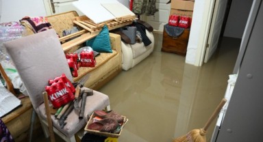 Ev ve işyerlerini su bastı, vatandaş isyan etti