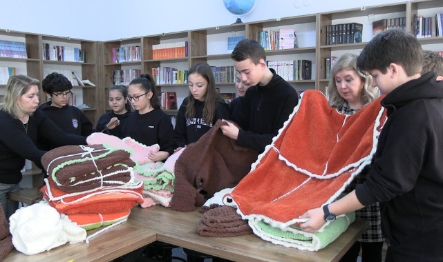 Öğrenciler huzurevini el emekleriyle ısıttı