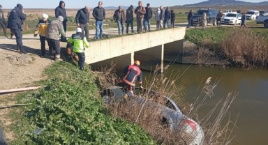 Otomobil ile su kanalına düştü
