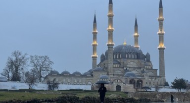 Sağanak, zaman zaman şiddetini artırıyor