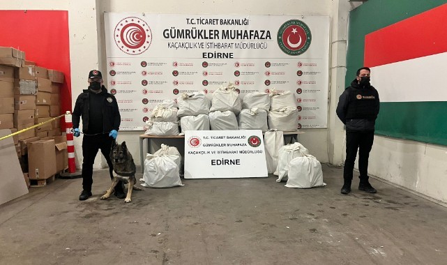 Sınır Kapısı'nda durdurulan araçlardan kilolarca esrar çıktı