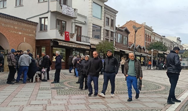 Tatili fırsat bilen aileler çarşıya akın etti