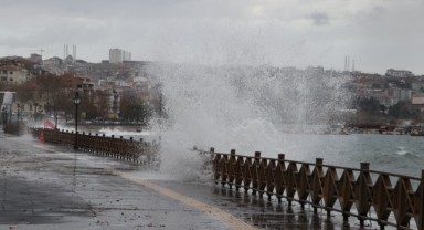 Tekirdağ'da kuvvetli lodos etkili oluyor